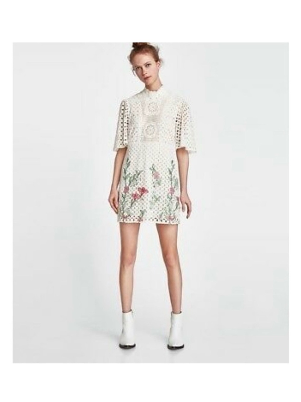 Zara White Eyelet Mini Dress with Floral Embroidery XS